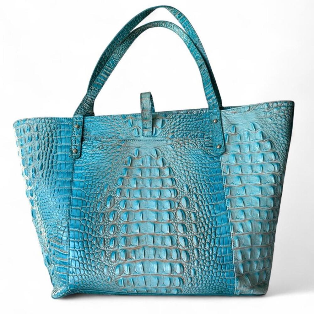 Brahmin tote bag features a - Picture 2 of 5